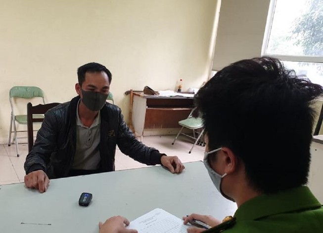 Giám định chất thải trong 14 thùng phuy ngoài sông Hồng