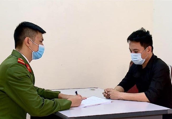Bắt thanh niên lừa bán khẩu trang qua mạng