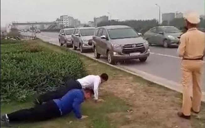 Hạ thi đua cán bộ CSGT cho tài xế hít đất