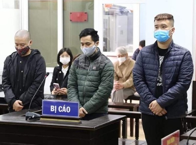 Đấm công an vì bị nhắc nhở việc nhậu giữa dịch COVID-19