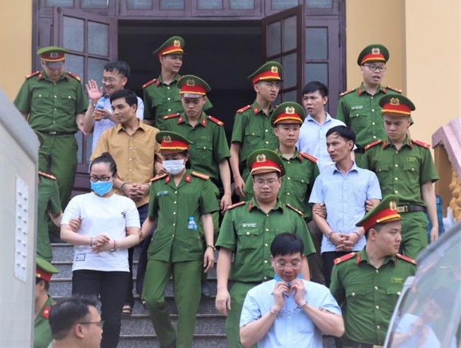 Cựu thượng tá công an khóc khi nói lời sau cùng