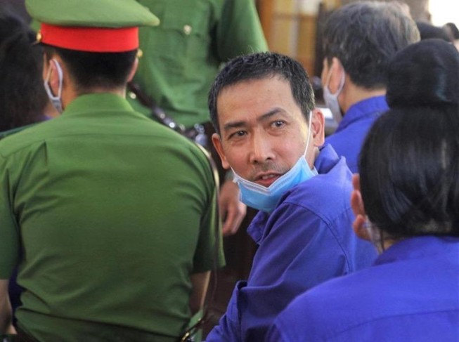 Phụ huynh chỉ nhờ 'xem điểm', hiệu phó 'nâng điểm'