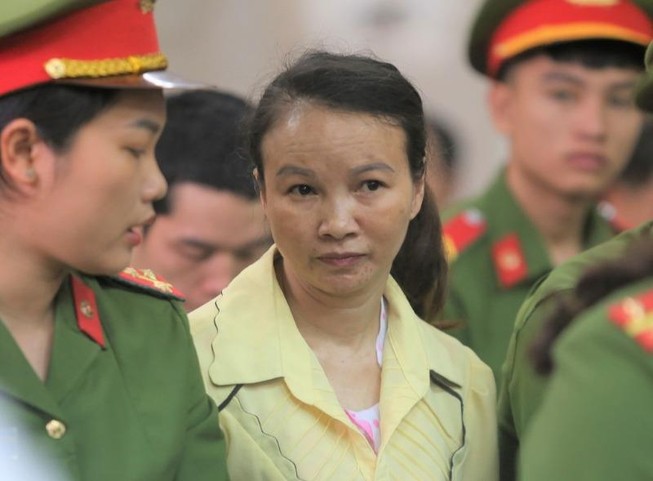 Bất ngờ hoãn phiên xử mẹ nữ sinh giao gà ở Điện Biên