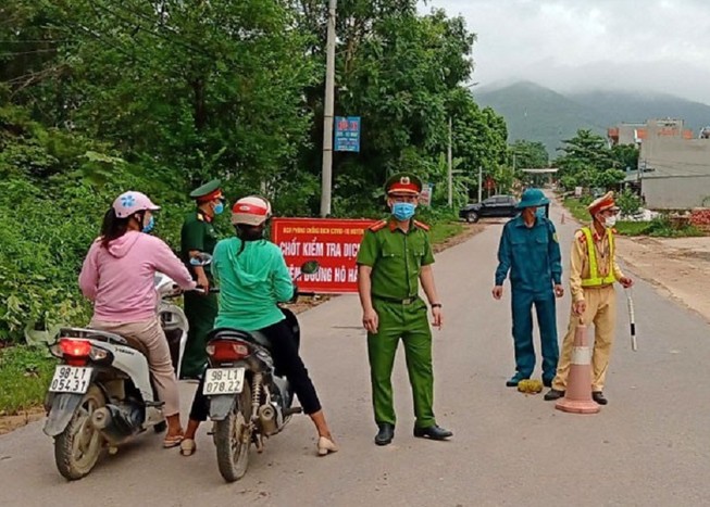 Một chốt kiểm dịch thuộc địa phận xã Yên Định. Ảnh: BÁO BẮC GIANG