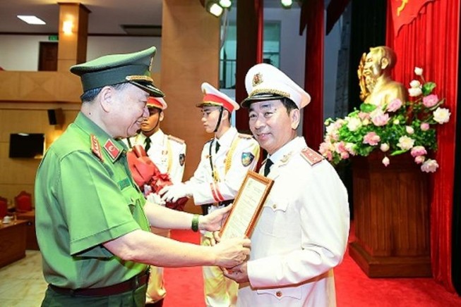 Thứ trưởng Bộ Công an được thăng cấp bậc hàm Trung tướng