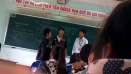 “Sốt” với clip thầy trò đánh nhau trên bục giảng