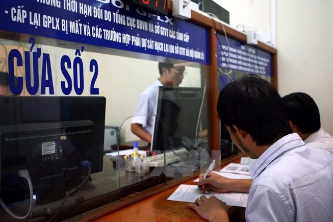 Có được điều khiển xe trong thời gian cấp biển số ?