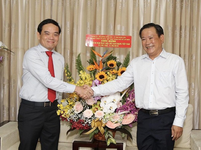 Phó Bí thư Thường trực Thành ủy thăm báo Pháp Luật TP.HCM