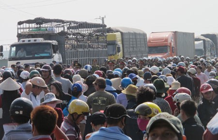 Một học sinh chết sau khi công an làm việc