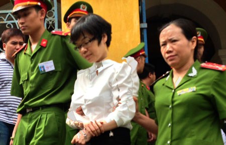 Huyền Như đưa chị vào... tù tội