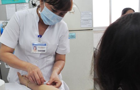 Hàng trăm người tiêm ngừa dại trong dịp tết