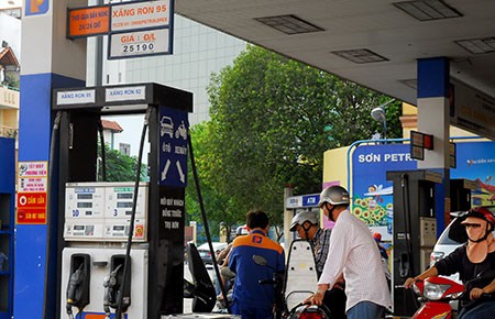 Phải quyết liệt minh bạch giá xăng dầu