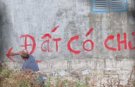 Nhờ giang hồ đi giành đất