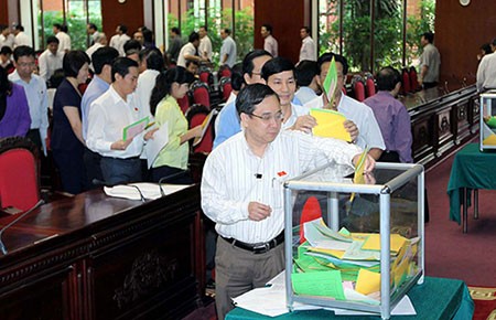 Lấy phiếu tín nhiệm, sửa hướng nào?
