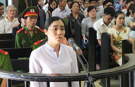 Tham ô bằng cách bỏ tiền vào sọt rác!
