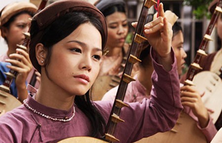 Cánh diều vàng đến Pháp