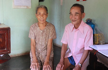 Hoàng thân đi gánh nước thuê!