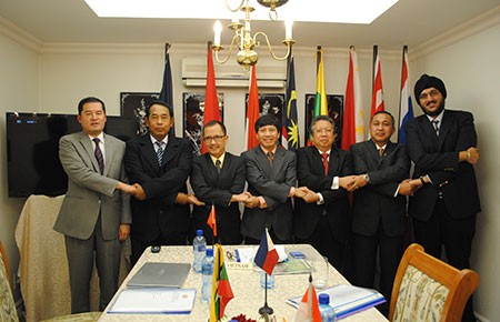 Lời cảnh tỉnh cho Đông Á