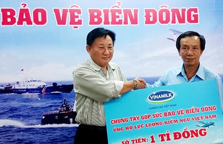 Vinamilk ủng hộ thêm 1 tỉ đồng cho CBCS kiểm ngư