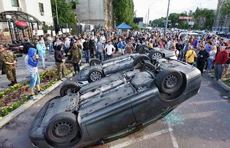 Đại sứ quán Nga ở Kiev bị tấn công