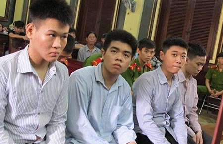 Băng cướp túi xách nghệ sĩ Hồng Vân lãnh án