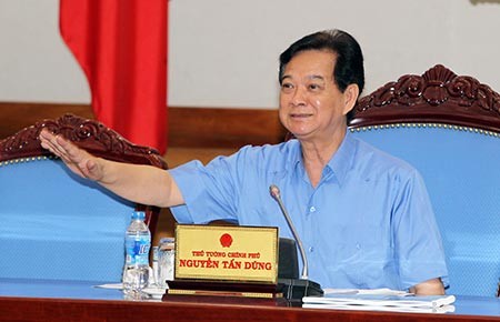 Bỏ cả trăm “giấy phép con”