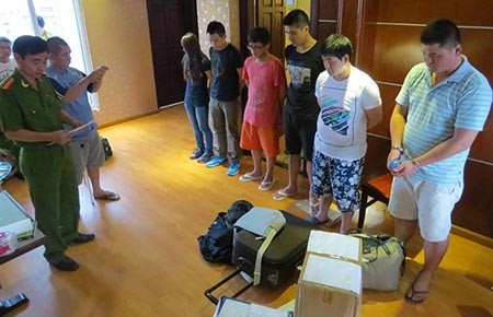 Bắt nhóm lừa tiền tỉ qua điện thoại: Vì sao các nạn nhân 'sập bẫy'?