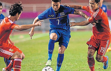 Thầy trò Kiatisak vào bán kết Asiad