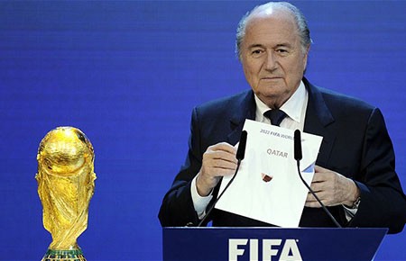 World Cup Qatar ngập trong tai tiếng