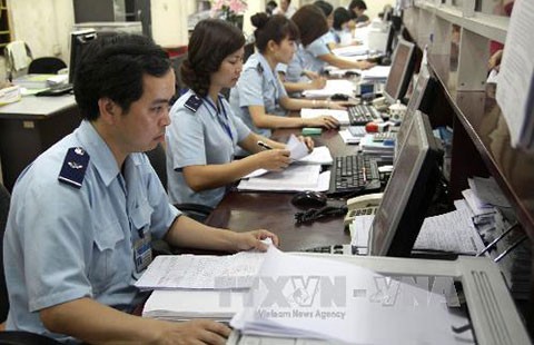 Dọn ‘rừng luật’ để thông quan nhanh
