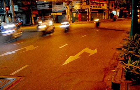 Vạch phân làn đường… bẫy dân