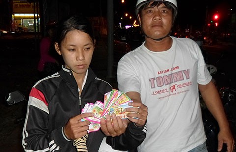 Tóm gọn cô gái chuyên trộm cắp vé số