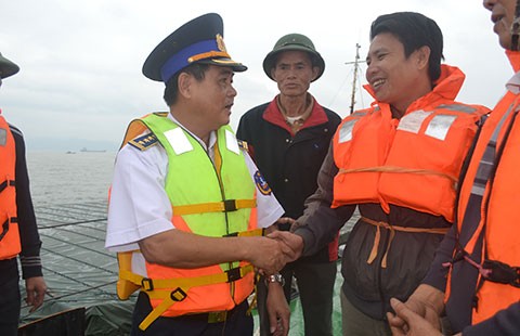 Cứu tàu nơi sóng dữ