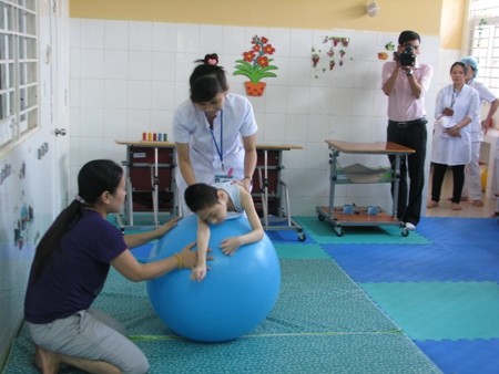Phục hồi chức năng trẻ khuyết tật còn khó khăn