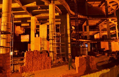 Sập sàn bê tông, bảy công nhân gặp nạn