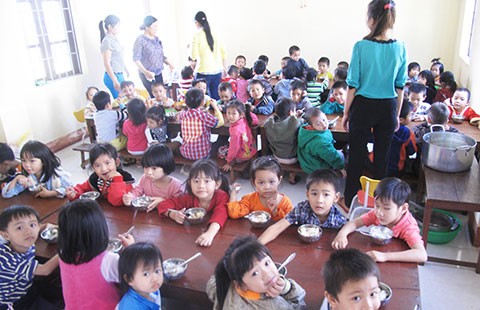 Hiệu trưởng có dấu hiệu xén tiền ăn của trẻ mầm non