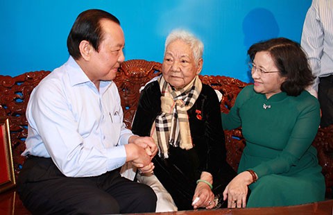 Đảng viên cao tuổi là tấm gương cho thế hệ trẻ