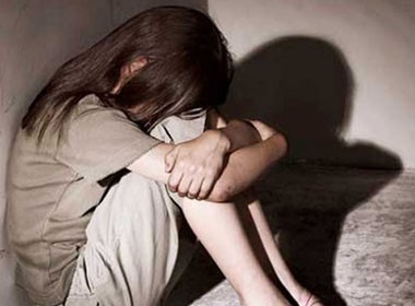Bạn gái nhí nói ‘thích thì chiều’, thế là bạn trai vào tù