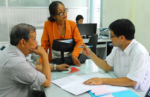 Đăng ký nhà đất: Dân khổ, công chứng viên than!