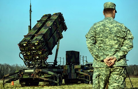 Ukraine kéo pháo trở lại miền Đông