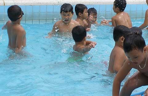 Nước hồ bơi được kiểm tra an toàn