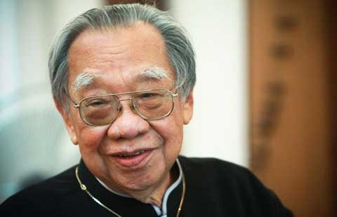 Trên giường bệnh Giáo sư Trần Văn Khê nhớ tiếng đờn...