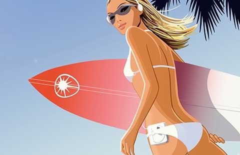 Phụ nữ tắm biển phải mặc bikini?