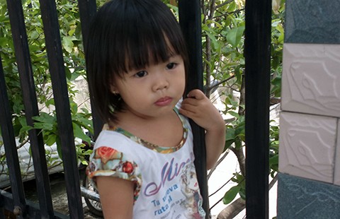 Bé gái bị bỏ rơi đầy bí ẩn