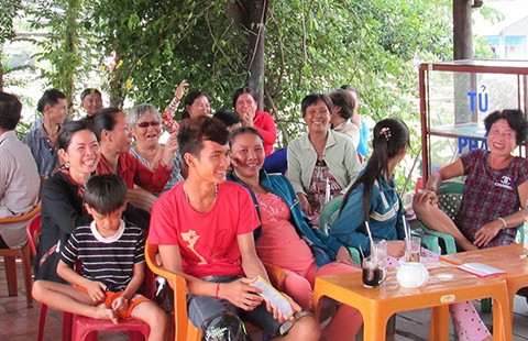 Mang pháp luật đến tận quán cà phê miệt vườn