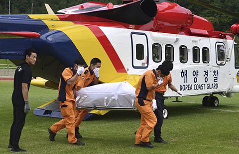 Hơn 50 tàu hải quân và cảnh sát biển cứu nạn tàu chìm