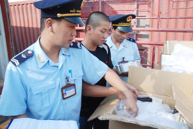 Hải quan kiểm soát chặt hàng hóa cũ từ Trung Quốc