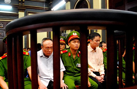 Bỏ vành móng ngựa vì phiên tòa văn minh