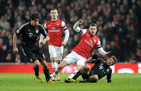 Champions League: Arsenal kề miệng vực