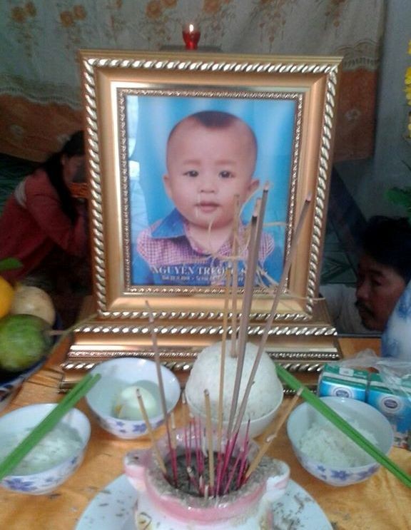 Bé trai chín tháng tử vong sau tiểu phẫu